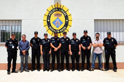 Los seis nuevos agentes que reforzarán a la Policía Local de Roda de Berà durante el verano han sido presentados esta mañana.