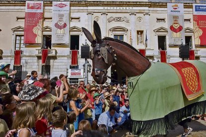 El disseny del nou vestit dels mulassers s'ha fet en col·laboració amb l'Escola d'Art