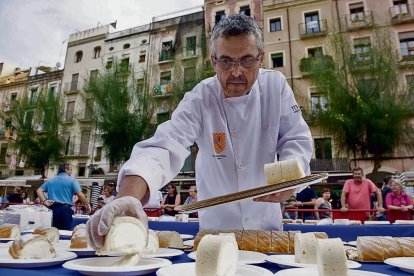 El pròxim dimecres es repartiran 2.000 racions del pastís del Braç de Santa Tecla a la Font.