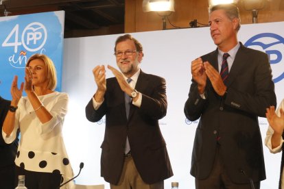 Mariano Rajoy, María Dolores de Cospedal i Xavier García Albiol, a la Junta Directiva del partit a Catalunya, on Rajoy ha felicitat la Guàrdia Civil per l'actuació.