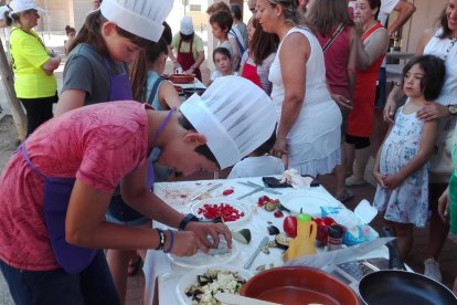 Los niños de 5 a 14 años también han podido cocinar su propia chanfaina en parejas en la edición de este año.