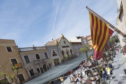 Un total de vint parades van omplir de llibres i roses el municipi.