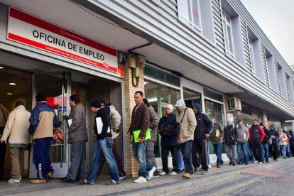 La por a perdre la feina i la situació del mercat laboral són factors d'insatisfacció pels espanyols.