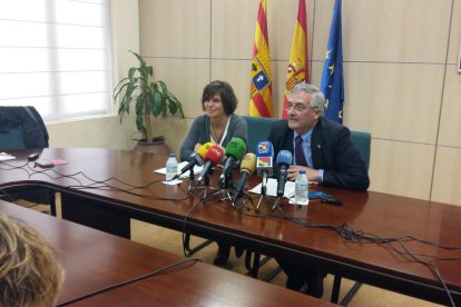 Plano medio con el consejero de Desarrollo Rural y Sostenibilidad del ejecutivo aragonés, Joaquín Olona, durante la rueda de prensa que ha ofrecido para mostrar la oposición al proyecto de portada de agua de Rialb.