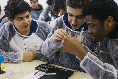 El programa consciencia als alumnes, a través d'activitats, de la necessitat de ser responsables en l'ús de recursos energètics.