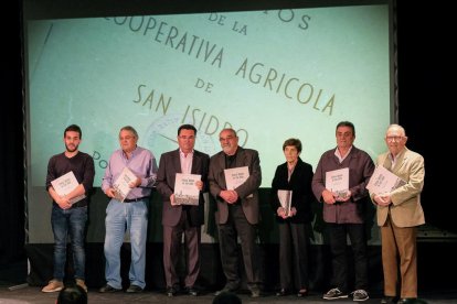 Imagen de la presentación del libro dedicado a la cooperativa agrócila.