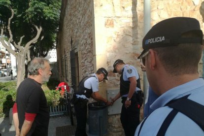 La Policia Local torrenca talla la llum de l'acte de la CUP.