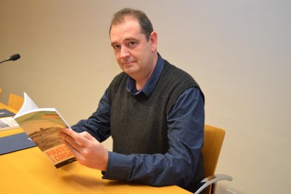 El historiador Pedro Otiña Hermoso, la noche de la presentación de su libro en Vila-seca.