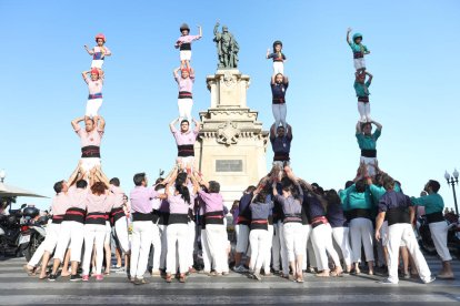 Las cuatro colles tarraconenses levantaron sendos pilares de cuatro, teniendo al almirante Roger de Llúria como testigo del hecho.