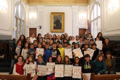 Foto de grupo de los ganadores del concurso de aleluyas del Año Toda.