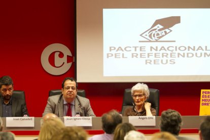 Joan Canadell, Joan Ignasi Elena y Àngels Ollé en la Cámara de Comercio, ayer por la noche.