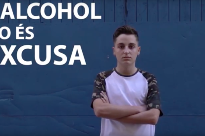 «El alcohol no es excusa» es uno de los mensajes que encuentran lugar dentro de esta pieza audiovisual.