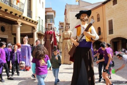 El nou gegant es va presentar durant la Diada de Sant Jordi.