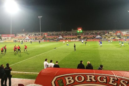 Los jugadores, a punto para empezar el partido.