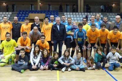 Fotografía de familia de la final que jugaron los equipos Can Martin y Ferrellar.