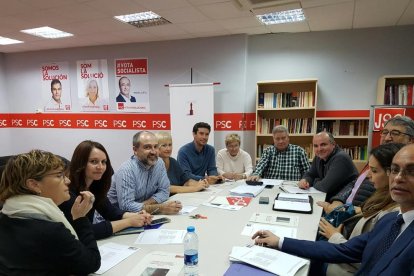 Asamblea llevada a cabo en la sede del PSC de Cambrils.