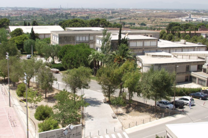 L'actual Facultat de Ciències de l'Educació i Psicologia té importants deficiències.