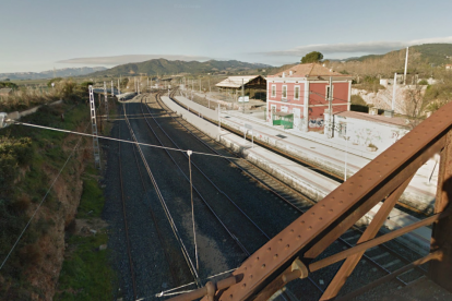 La estación de les Borges del Camp vista desde encima el puente.