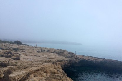 Imagen de la playa de la Arrabassada y el 'desaparecido' preventori de la Savinosa.