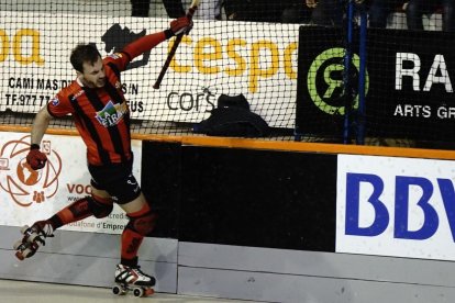 Joan Salvat celebra un gol.