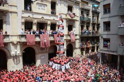 3de9f de la Colla Vella Xiquets de Valls a la primera ronda de la diada de Sant Joan.