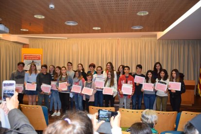 Imatge dels premiats i seleccionats en el marc del IV Premi de Narrativa Curta.