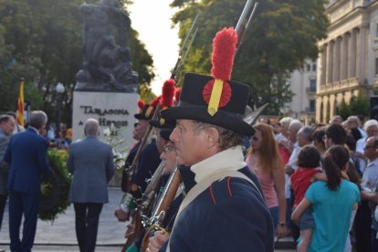 Ofrena floral celebrada l'any passat al monument que Tarragona dedica als Herois de 1811.