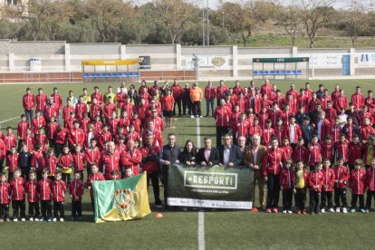 Foto de familia de los equipos que integran el Centre d'Esports Constantí.