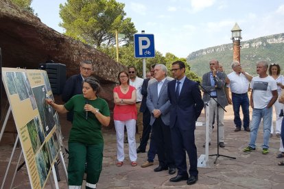 Imagen de la visita de esta mañana para informar de la actuación del entorno a la Ermita de la Roca.