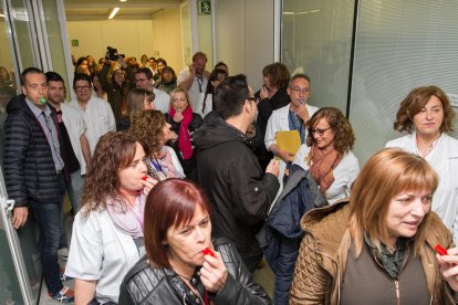 La plantilla se ha manifestado en los pasillos del centro hospitalario.