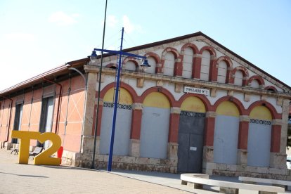 L'exterior del Tinglado on s'ubicarà el centre.