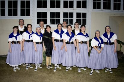 Grup de veterans de l'Esbart Dansaire de Tarragona.