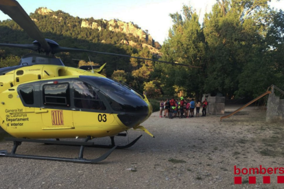 L'helicòpter va evacuar de cinc en cinc el grup d'escolars i els dos professors.