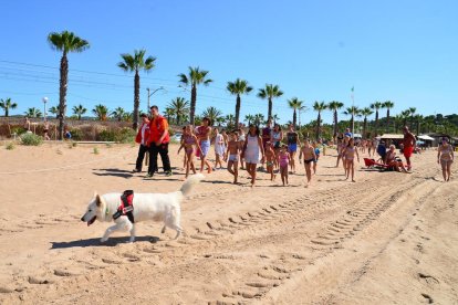 La Llama, una perrita de la unidad, ha sido la protagonista del simulacro.