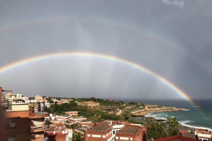 El arco iris que se ha podido ver en la ciudad de Tarragona este miércoles.