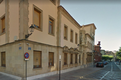 La Secció Tercera de l'Audiència Provincial de Lleó considera a l'acusat culpable d'un delicte continuat d'agressió sexual, per accés carnal i via vaginal.