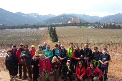 Fotografía de familia de la caminata de Vimbodí y Poblet.