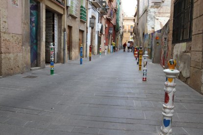 Los pilones de la calle Comte cambiarán su apariencia mañana por la mañana.