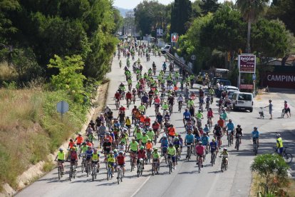 Els ciclistes han recorregut els carrers de la localitat.