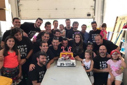 El cos alcoverenc, format per 18 persones, celebrant ahir el seu 25è aniversari.