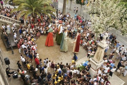 Els gegants arribaran a la plaça de l'Ajuntament per el pregó.