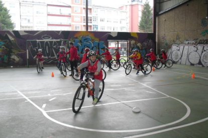 Escolars d'un centre gallec durant la passada edició de l'activitat, que té lloc arreu de l'Estat.