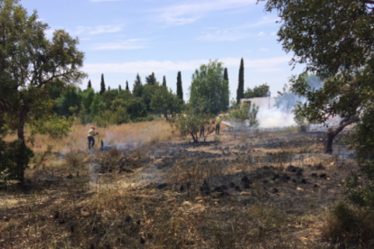 Los Bombers han tardado en torno a una hora en apagar el fuego.