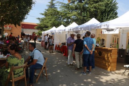 Pla obert dels estands dels cellers a la 47a Festa de la Verema a l'Espluga de Francolí. Imatge del 27 d'agost de 2017