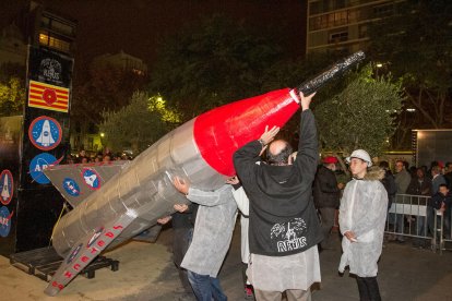 Un instante del último intento de enviar el cohete en Marte, el año 2015, en la plaza de la Llibertat.