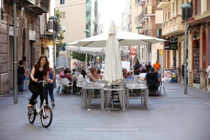 Imatge actual del carrer Lleida, que tindrà un total de cinc locals amb terrassa properament.