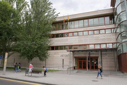 Una imatge d'arxiu de la façana dels jutjats de Reus, a l'avinguda Marià Fortuny.