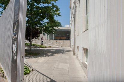 La seu d'Hisenda Municipal és al carrer de Sant Llorenç.