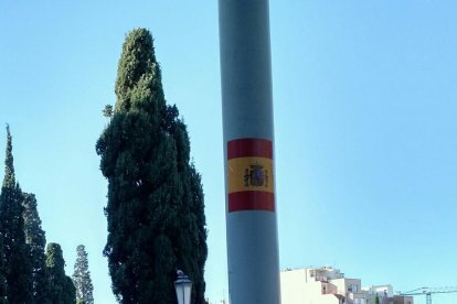 Banderas españolas en la Vía del Imperio.