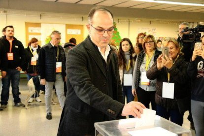 El número quatre de la llista de JxCat per Barcelona, Jordi Turull, vota al Col·legi Públic Lluís Piquer de Parets del Vallès per les eleccions al Parlament.